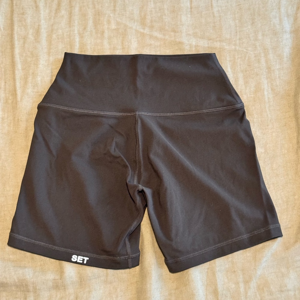 Set active olive green sporty short